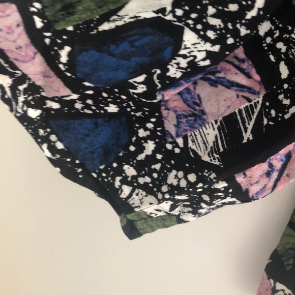 Mock Turtleneck blouse with Mod Pattern Size 10 - Picture 3 of 4